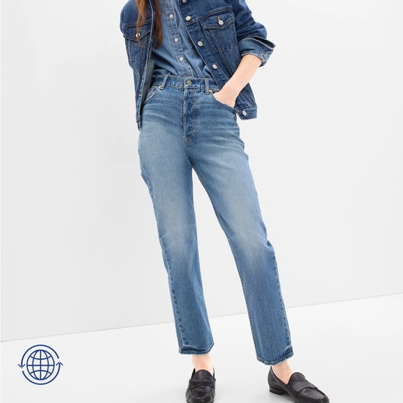 GAP Denim - EUC GAP Size 27/4 mid rise Cheeky Straight Jeans